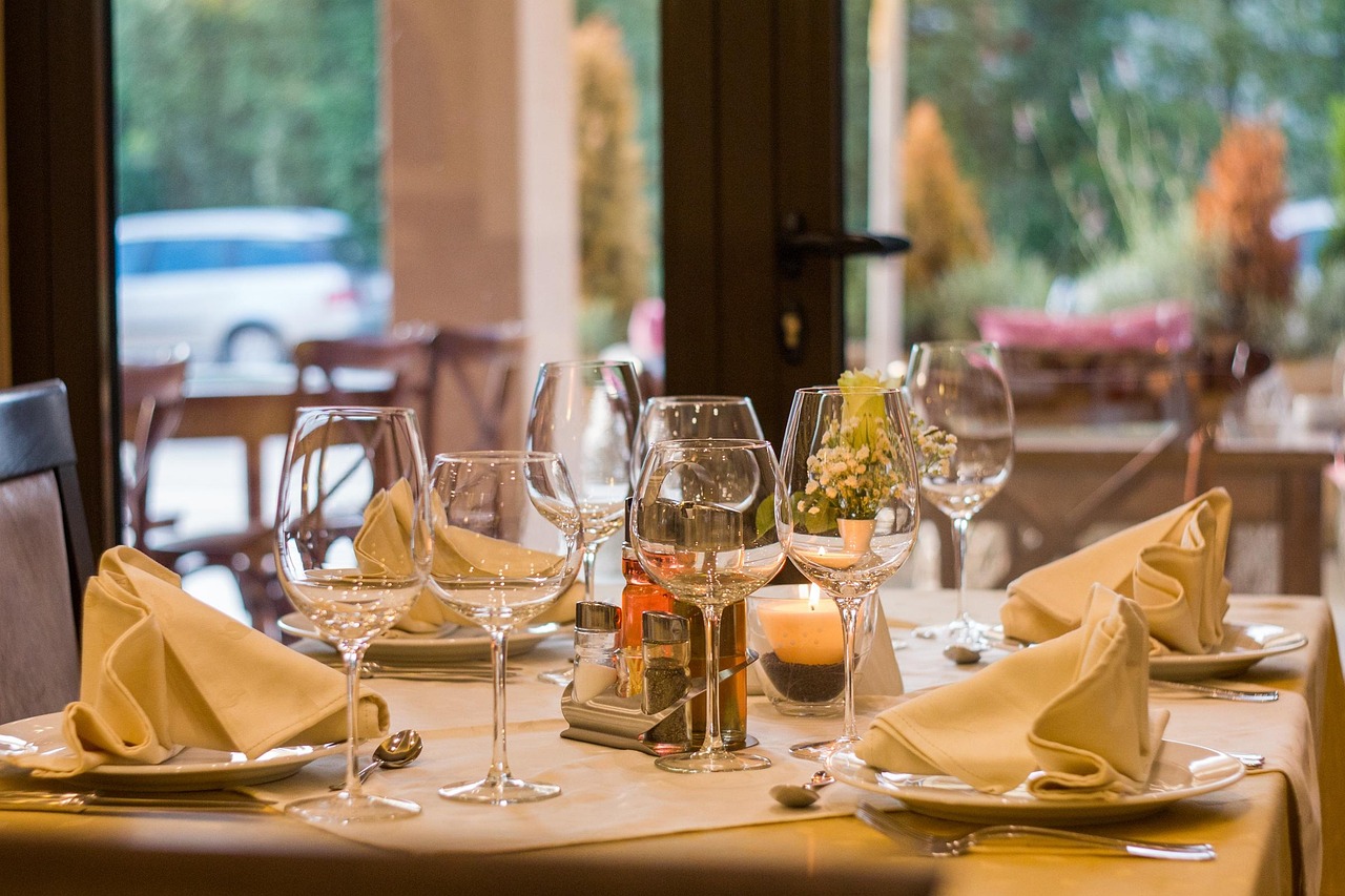Ravishing in Red and Dashing in Black - Get to Know the Contenders Lunch AUDIENCE TICKETS